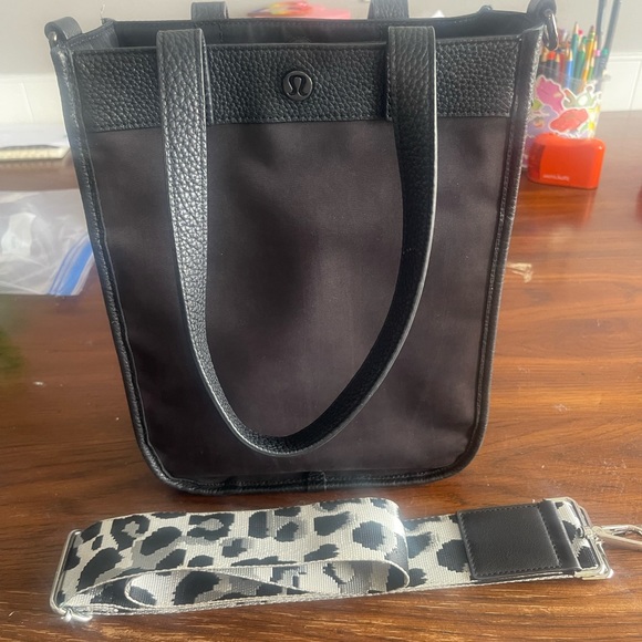 Lululemon mini tote 8L - Picture 4 of 6